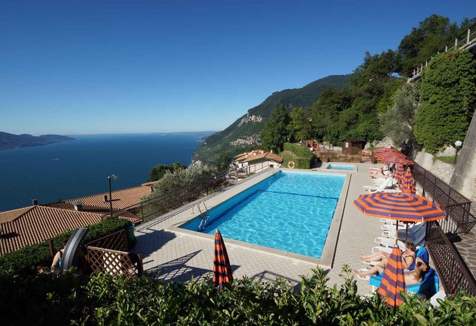Ferienwohnung mit Seeblick und Pool