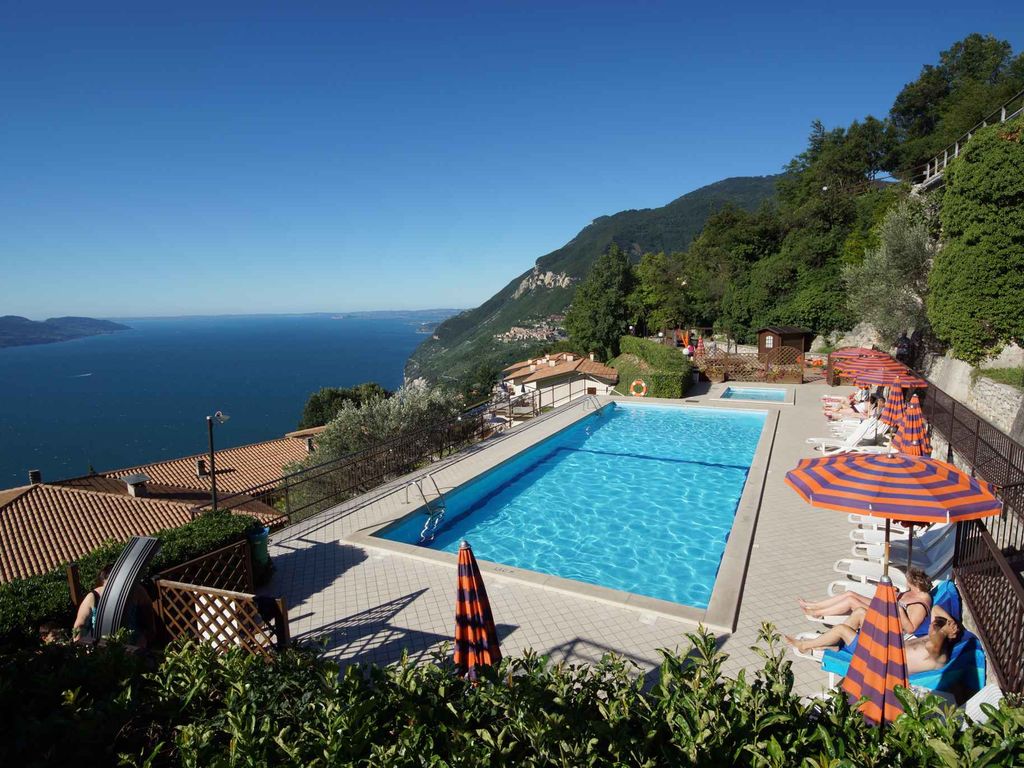 Ferienwohnung mit Seeblick und Pool