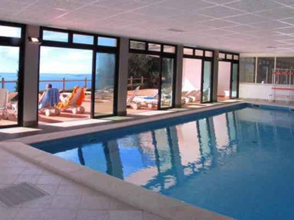 Ferienwohnung mit Seeblick und Pool