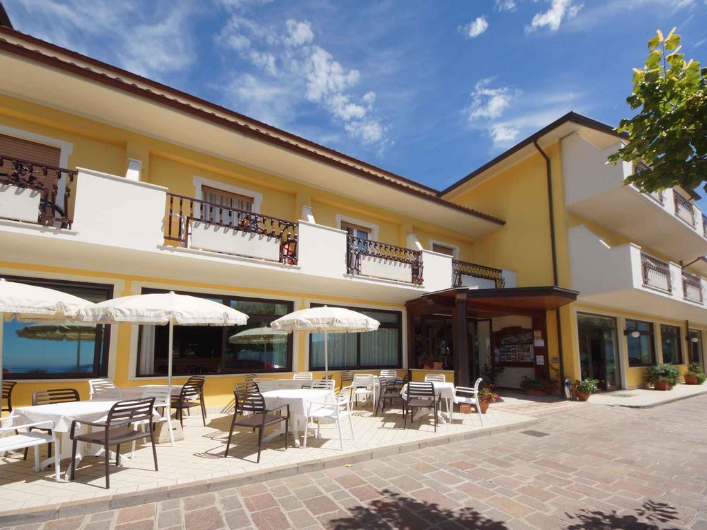 Ferienwohnung mit Seeblick und Pool