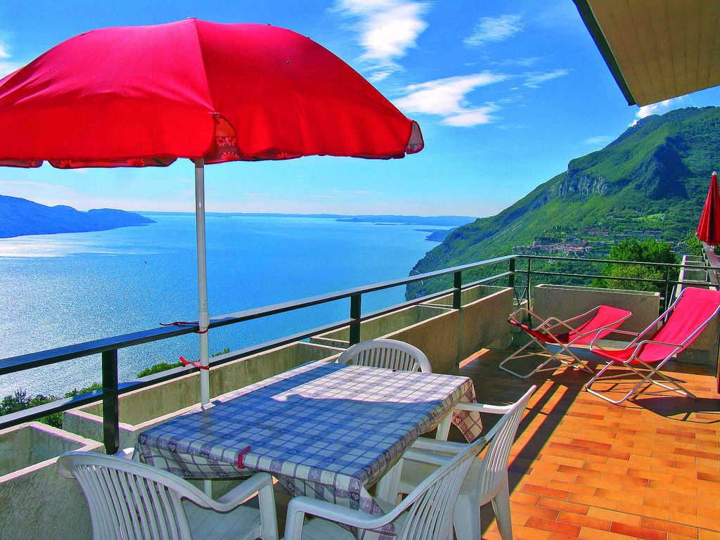 Ferienwohnung mit Seeblick und Pool