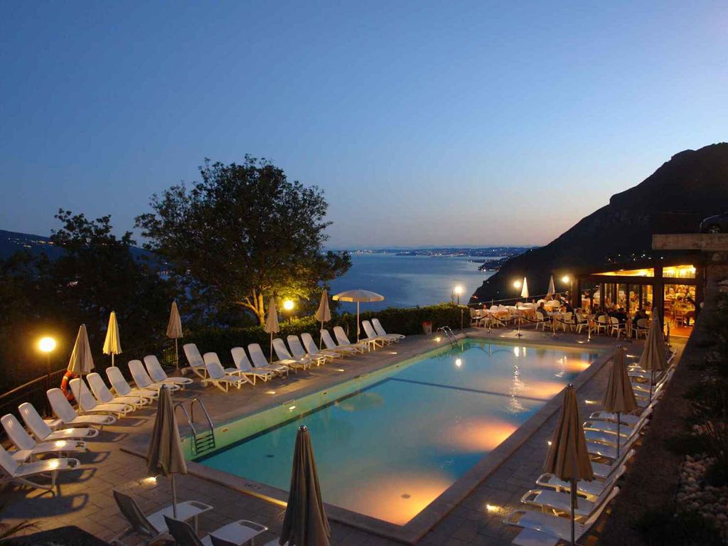 Ferienwohnung mit Seeblick und Pool