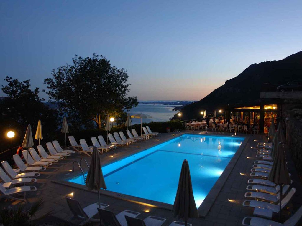Ferienwohnung mit Seeblick und Pool