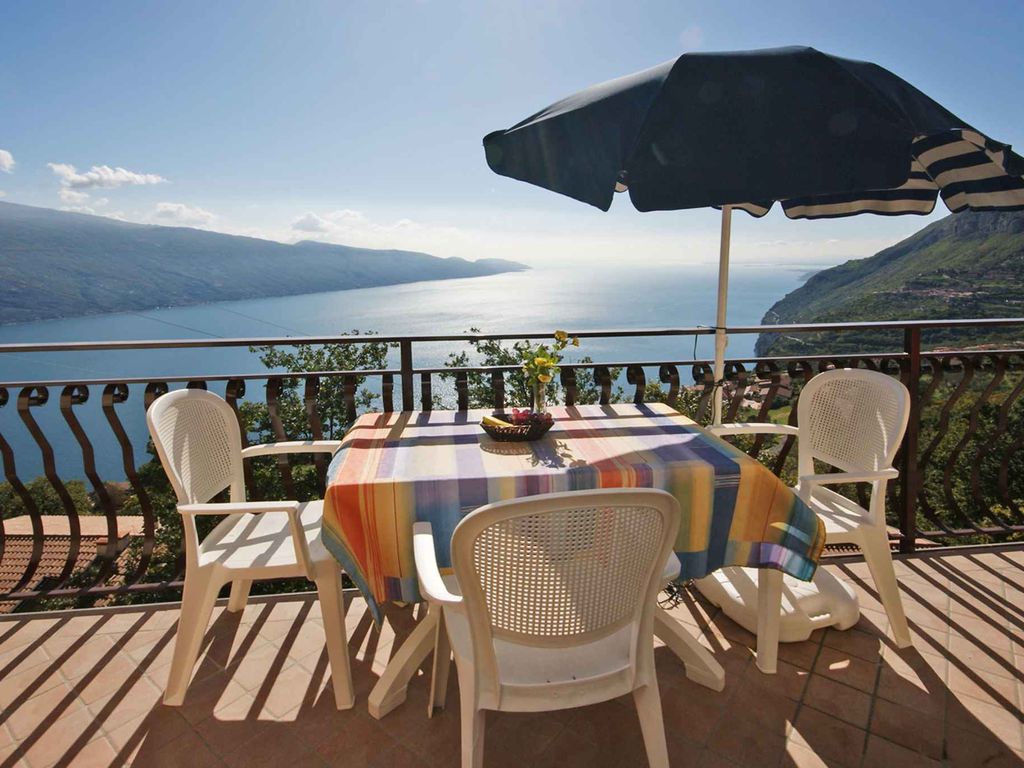 Ferienwohnung mit Seeblick und Pool