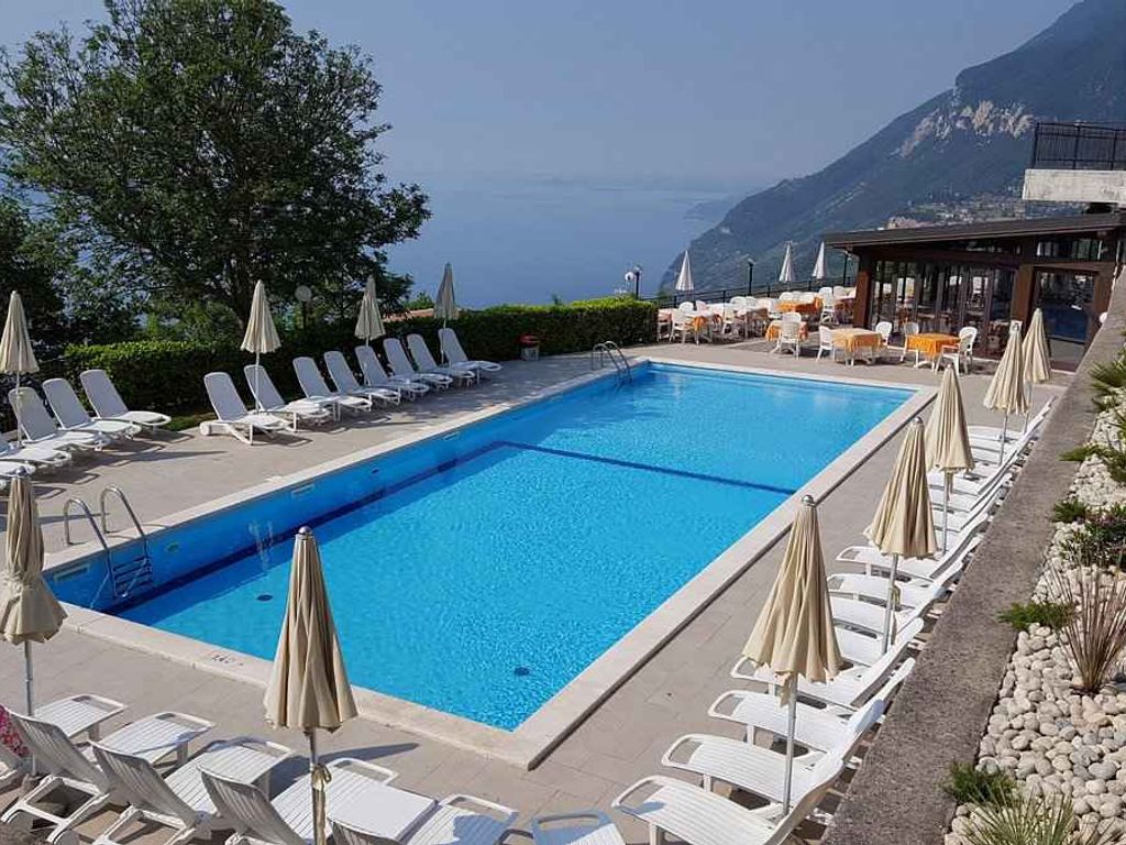 Ferienwohnung mit Seeblick und Pool