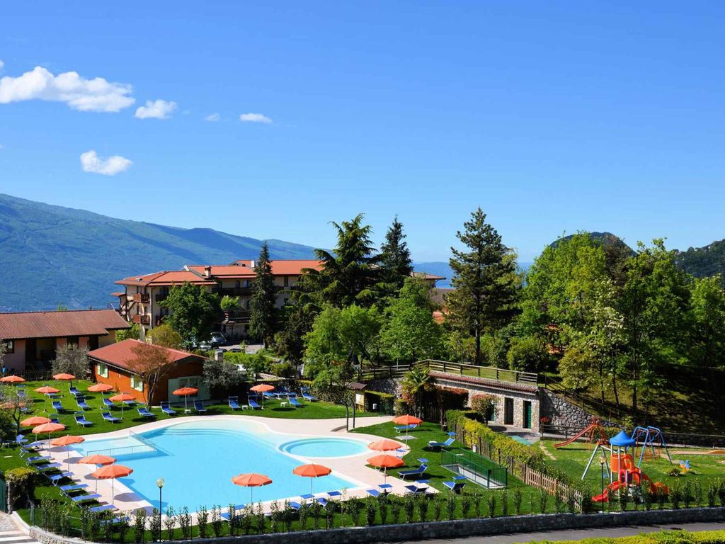 Ferienwohnung mit Balkon und Pool