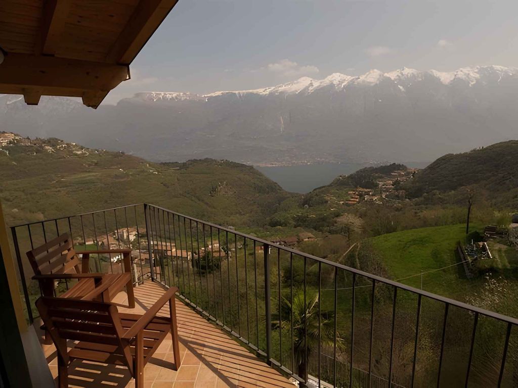 Ferienwohnung mit Terrasse und Seeblick
