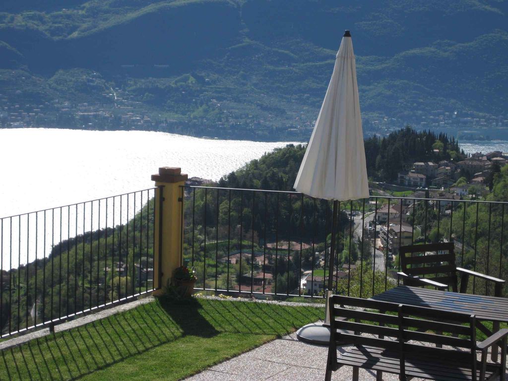 Ferienwohnung mit Terrasse und Seeblick