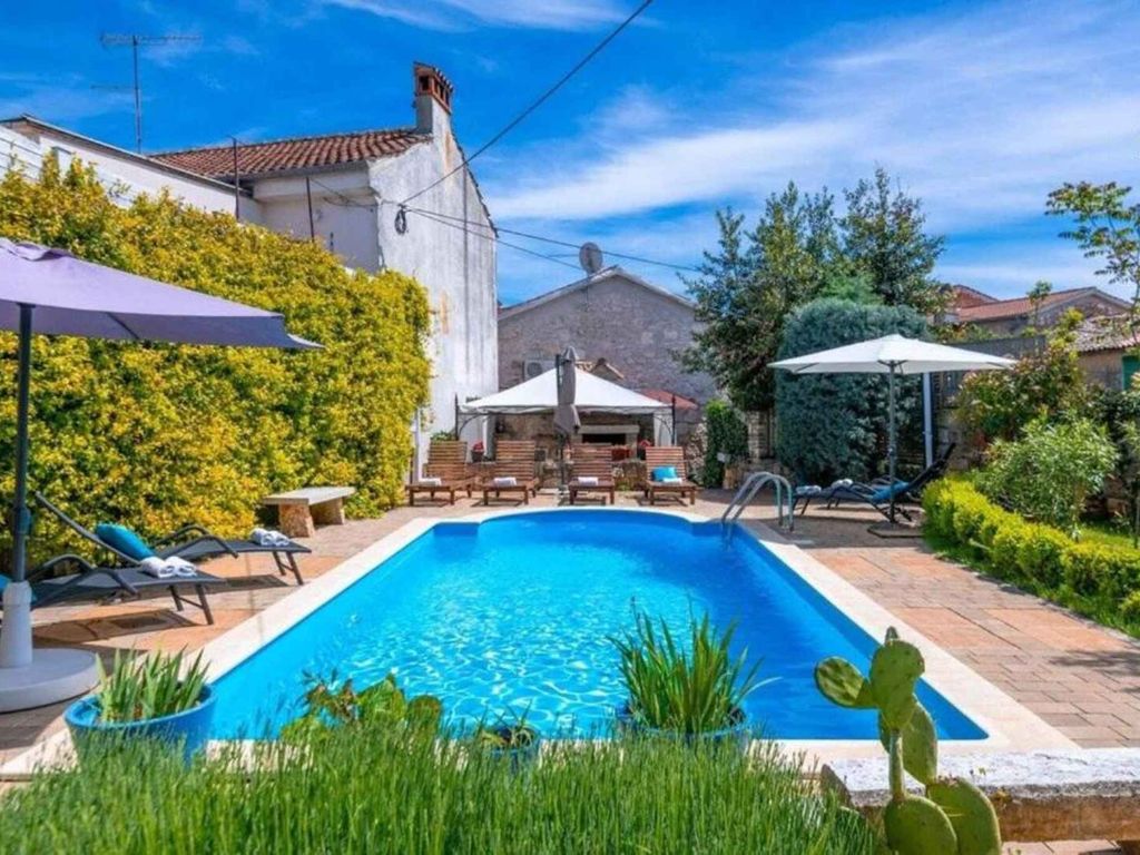 Villa mit Swimmingpool