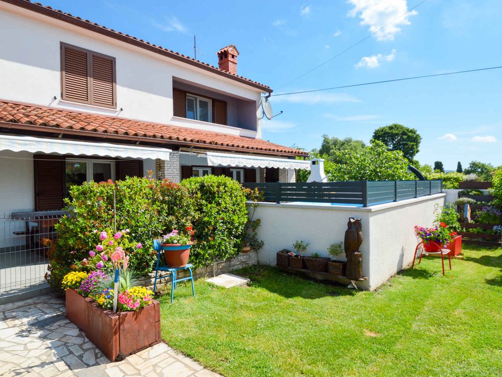 Ferienhaus mit Pool und Grill