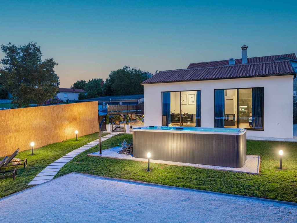 Villa mit Klimaanlage und Jacuzzi
