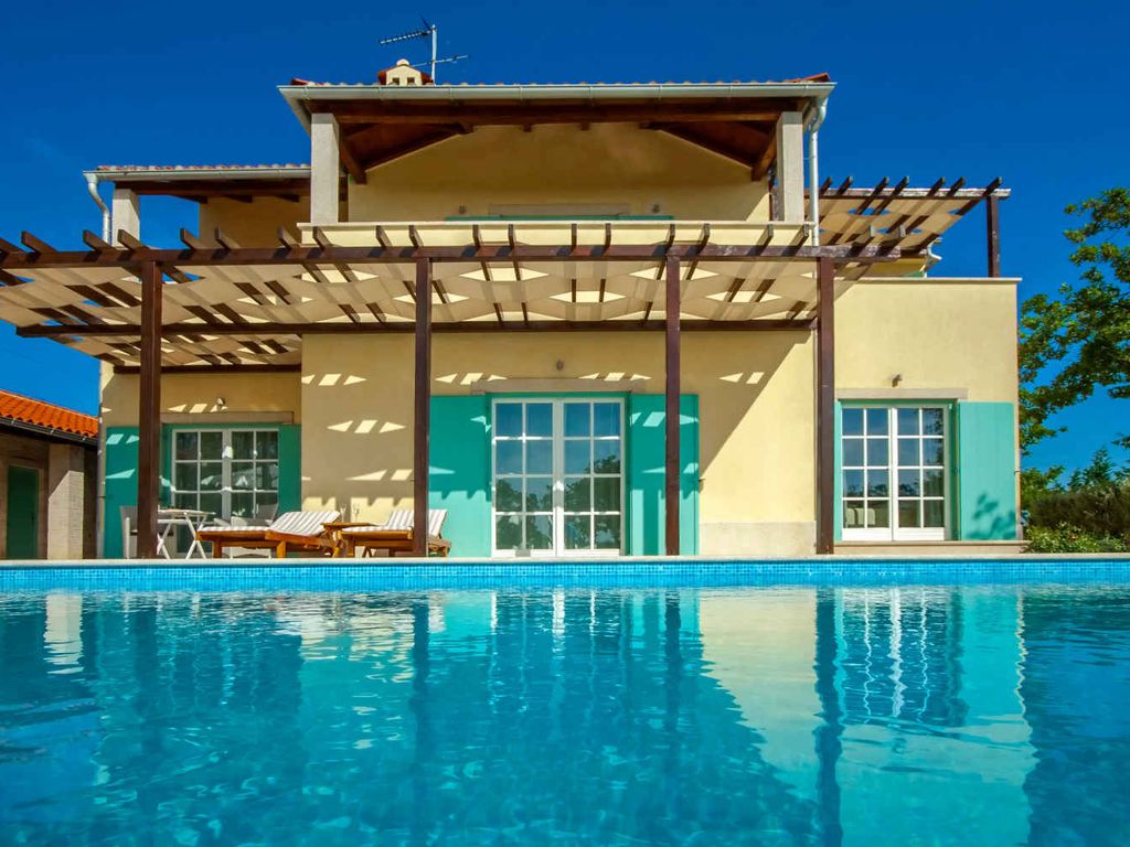 Villa mit Pool und Klimaanlage