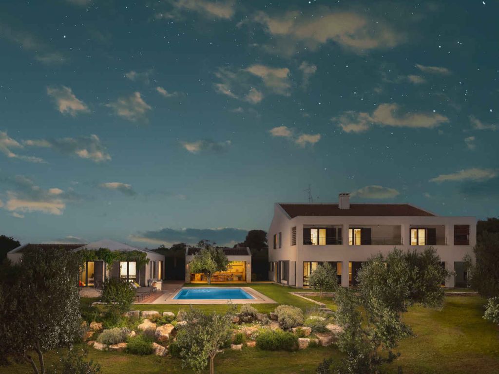 Villa mit Pool und Klimaanlage