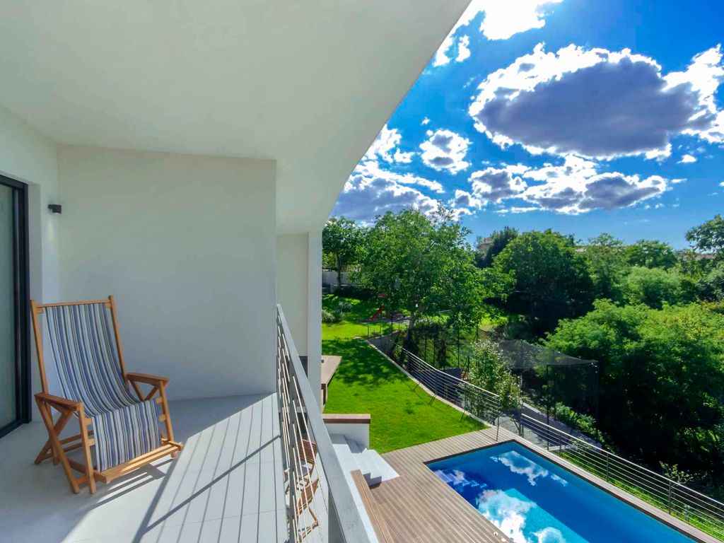 Villa mit Pool und Klimaanlage