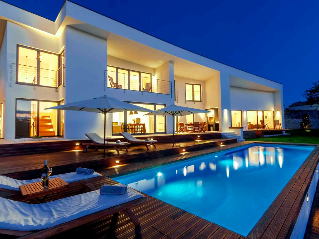 Villa mit Pool und Klimaanlage