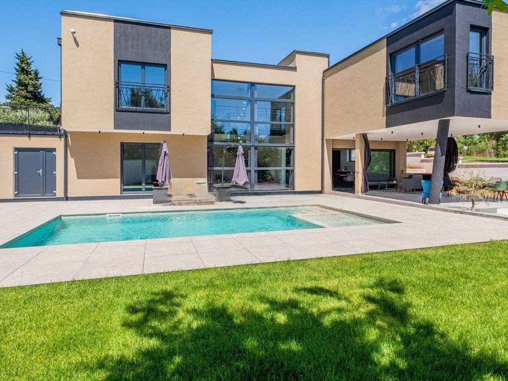 Villa Villa Divsici