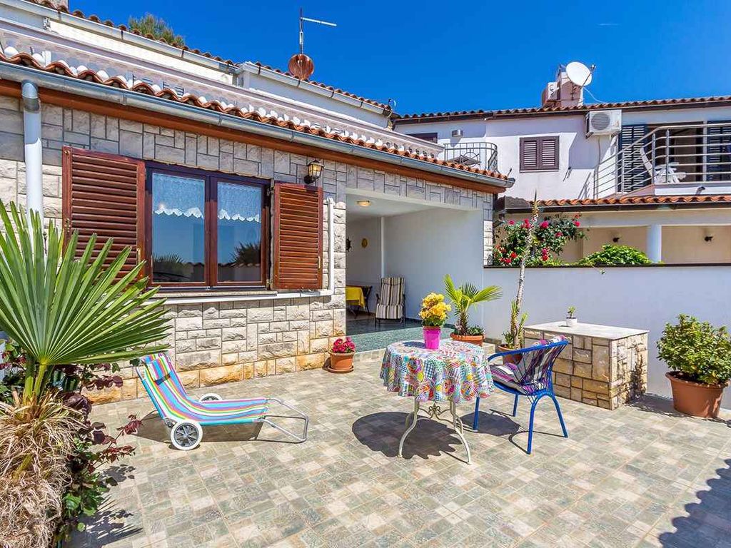 Ferienwohnung mit Terrasse und Meerblick