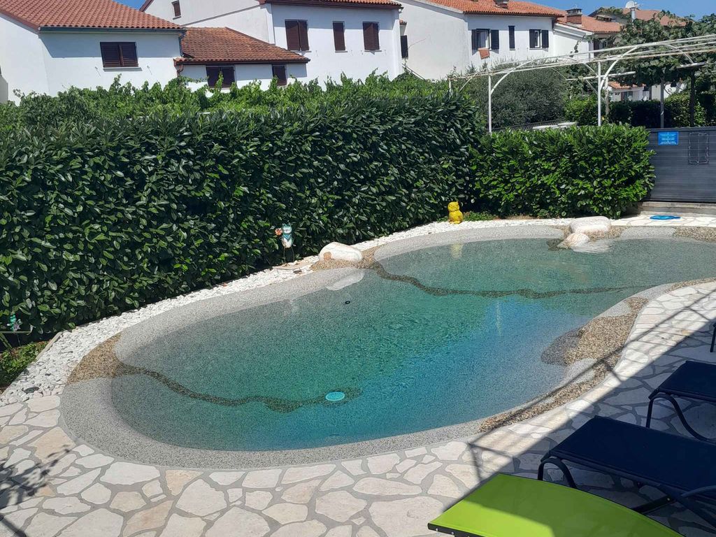 Ferienwohnung mit Klimaanlage und Pool (chlorfreie Elektrolyse)