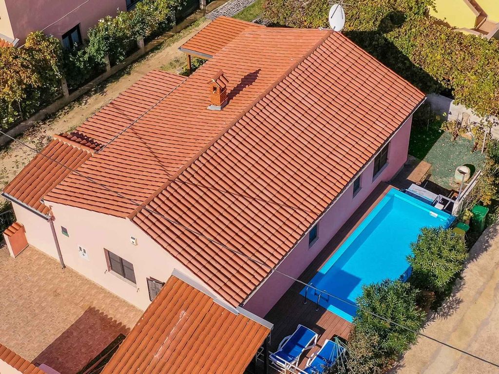 Ferienhaus mit Pool und Klimanlage