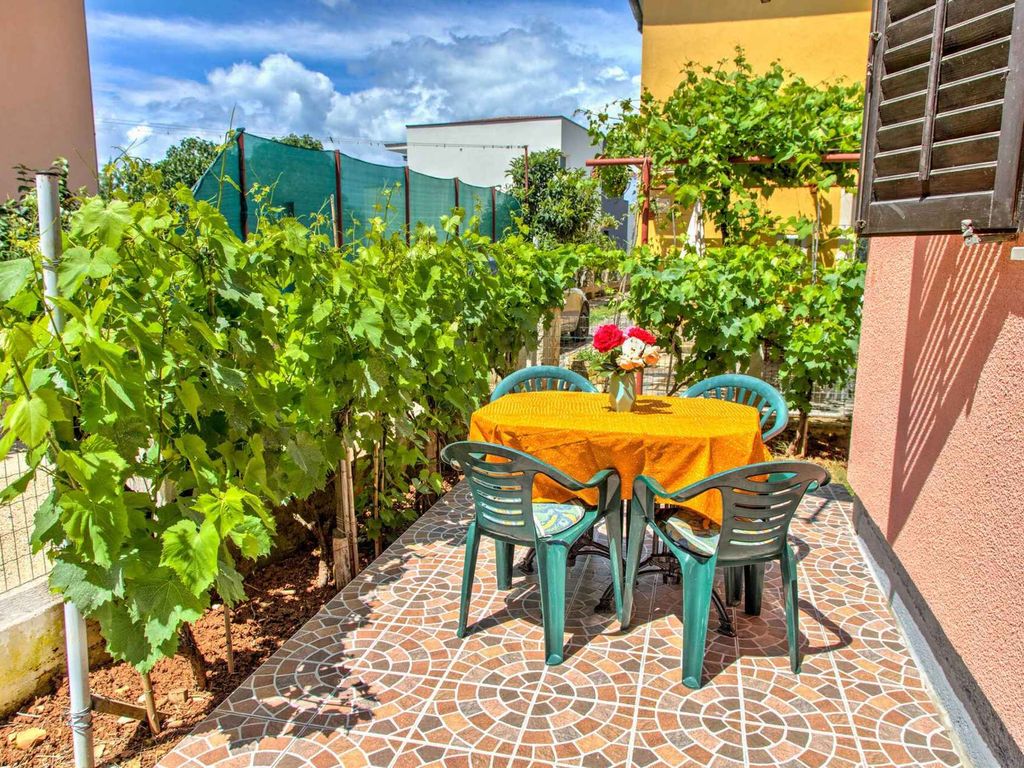 Ferienhaus mit Pool und Klimanlage