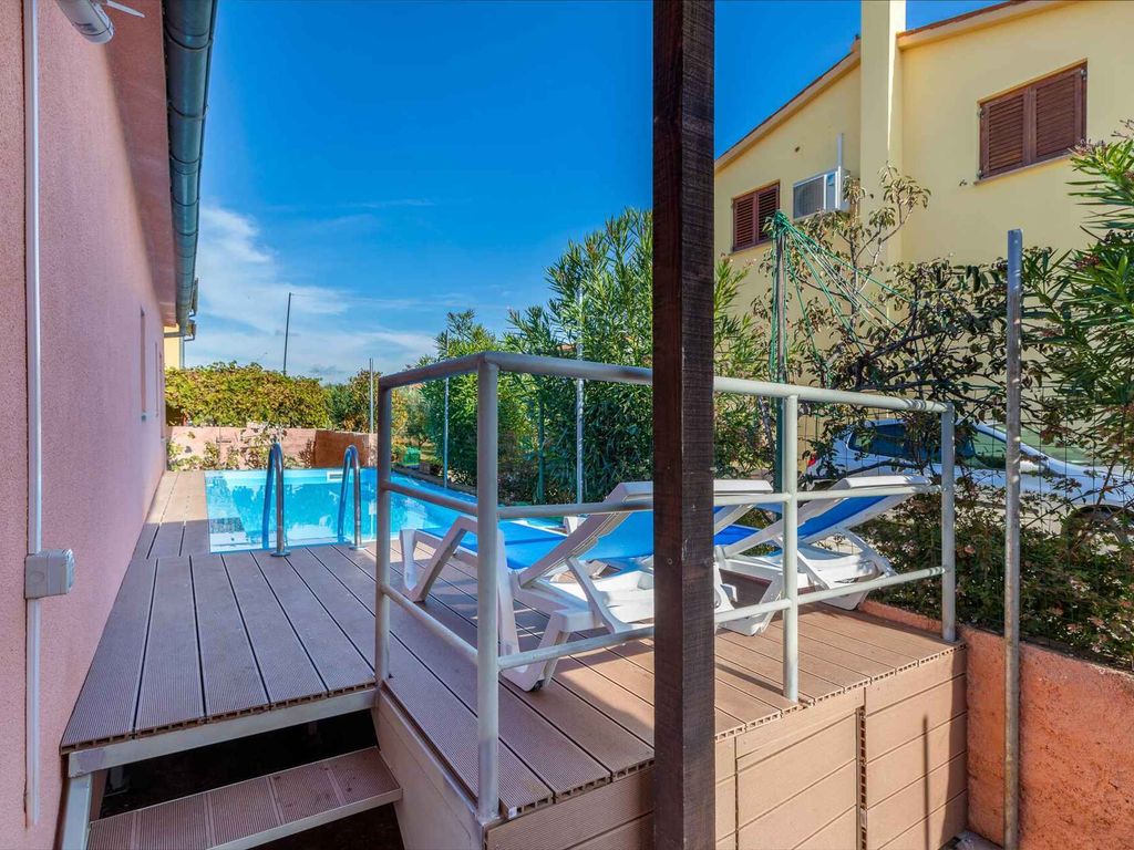 Ferienhaus mit Pool und Klimanlage