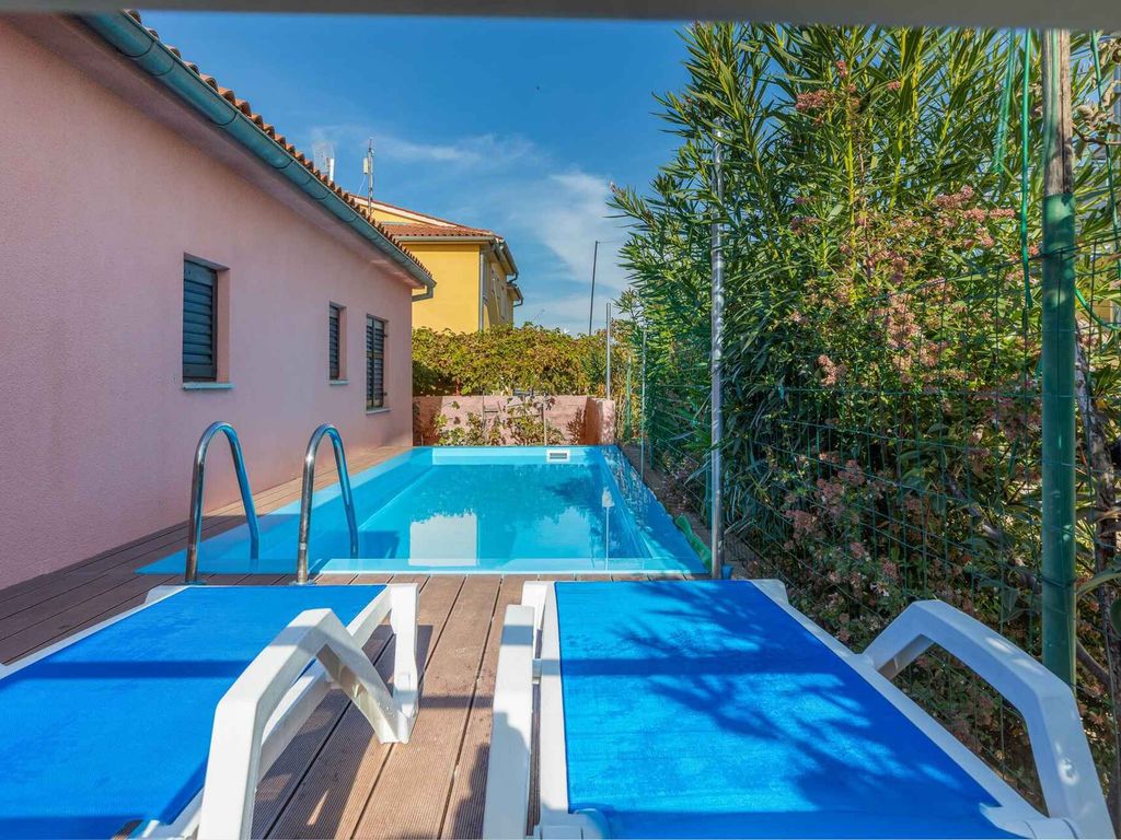Ferienhaus mit Pool und Klimanlage
