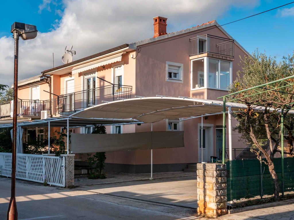 Ferienwohnung mit gemütlicher Terrasse und Grillmöglichkeit