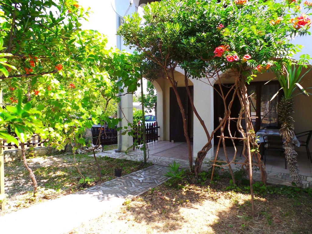 Ferienwohnung mit Klimaanlage und Balkon