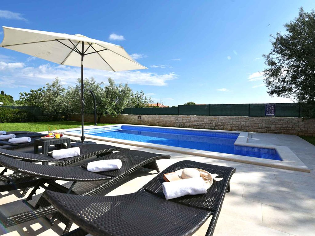 Ferienhaus mit Pool und Terrasse