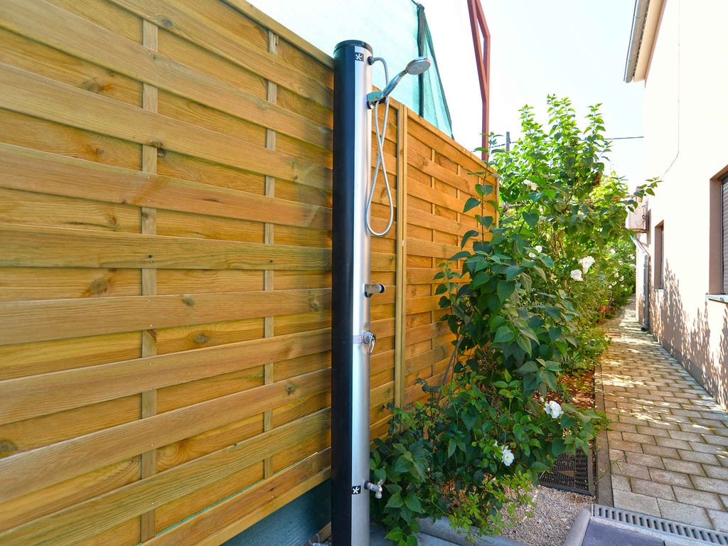 Ferienwohnung mit Gemeinschaftspool und Klimaanlage