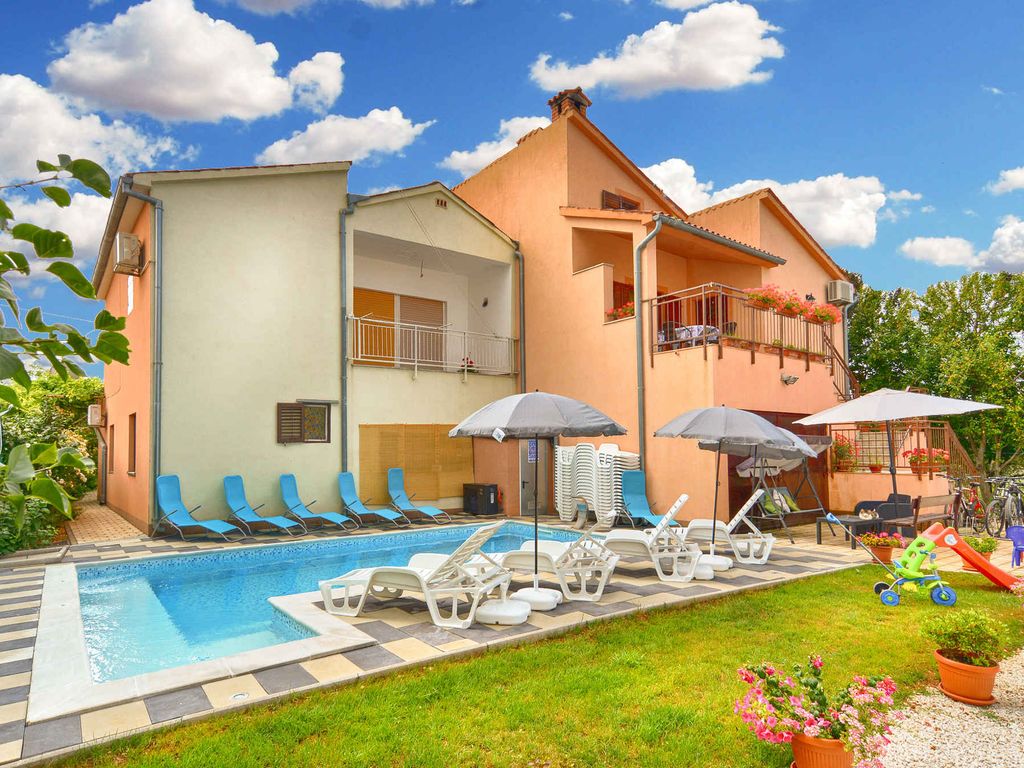 Ferienwohnung mit Gemeinschaftspool und Klimaanlage