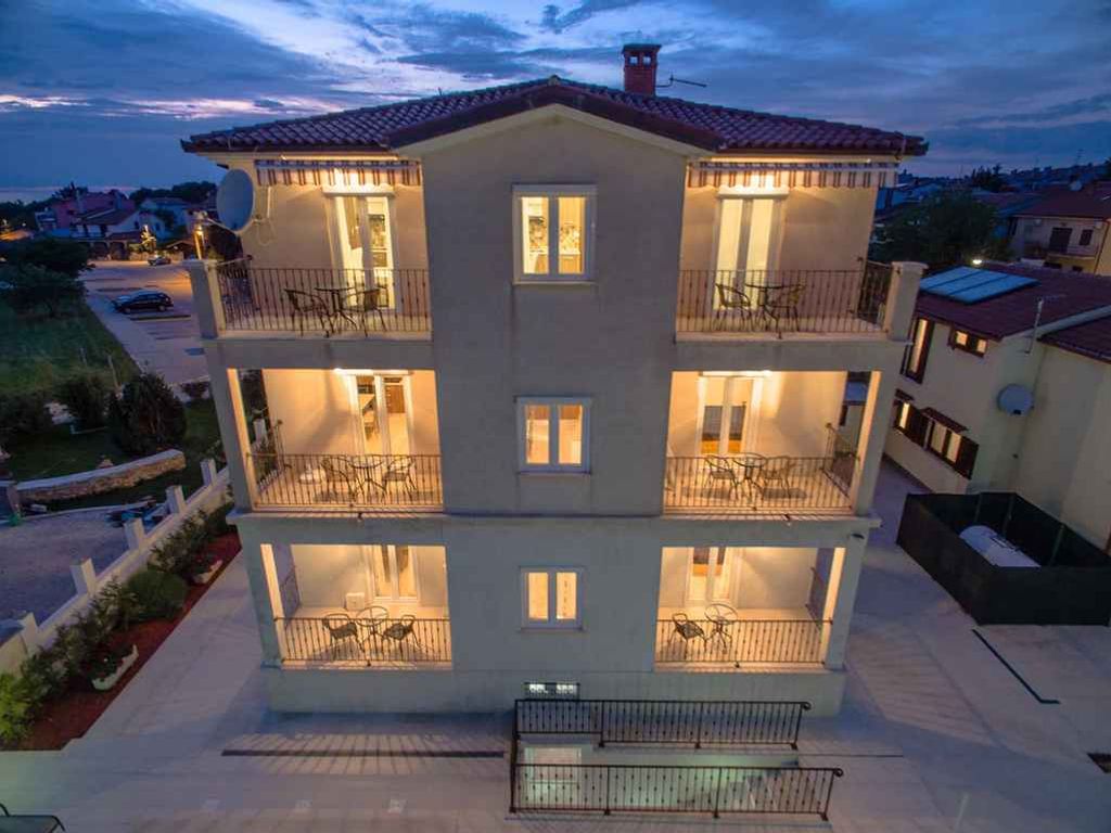 FerienWohnung mit Balkon und Pool