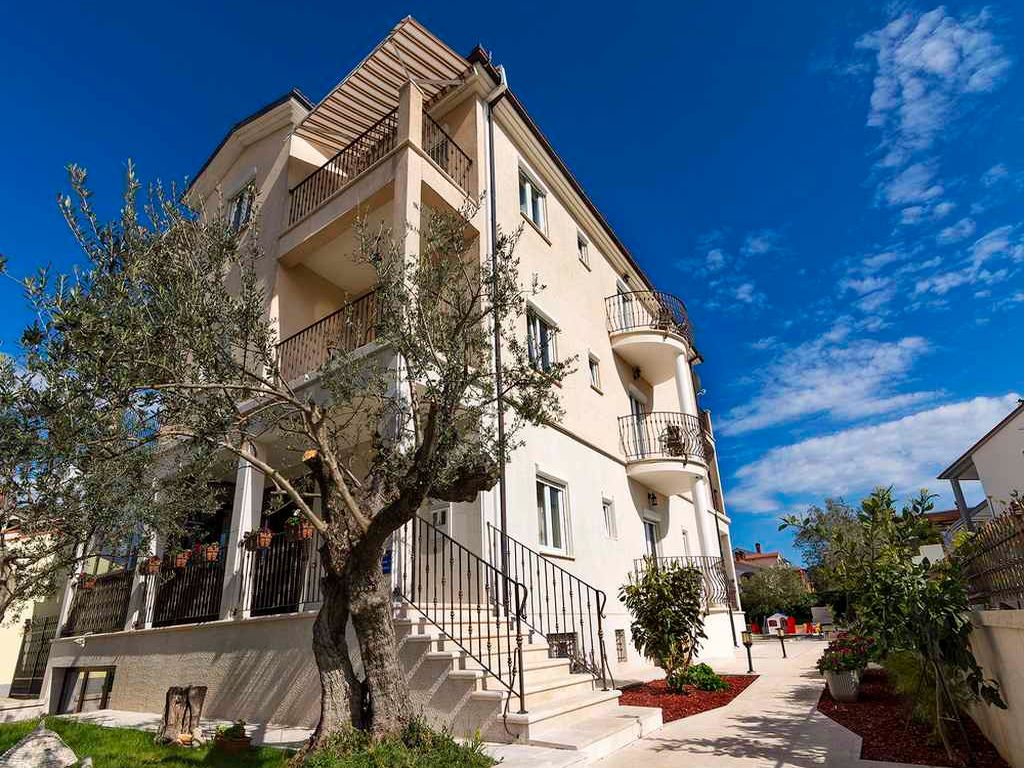FerienWohnung mit Balkon und Pool