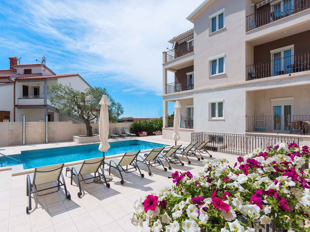 FerienWohnung mit Balkon und Pool