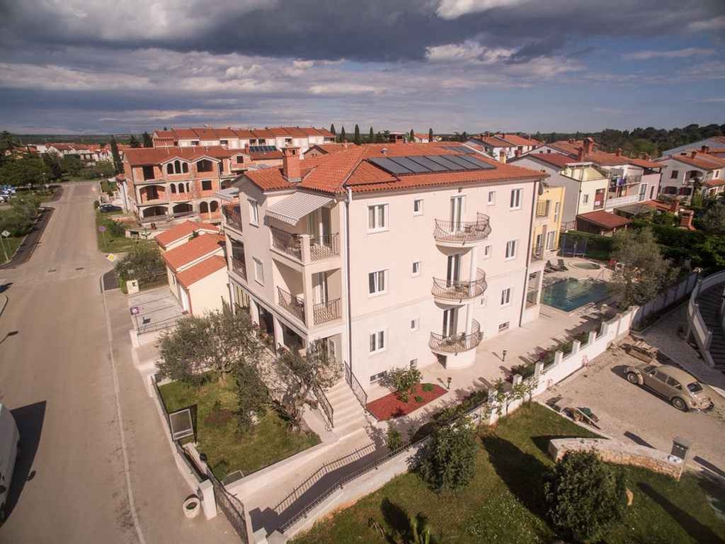 FerienWohnung mit Balkon und Pool