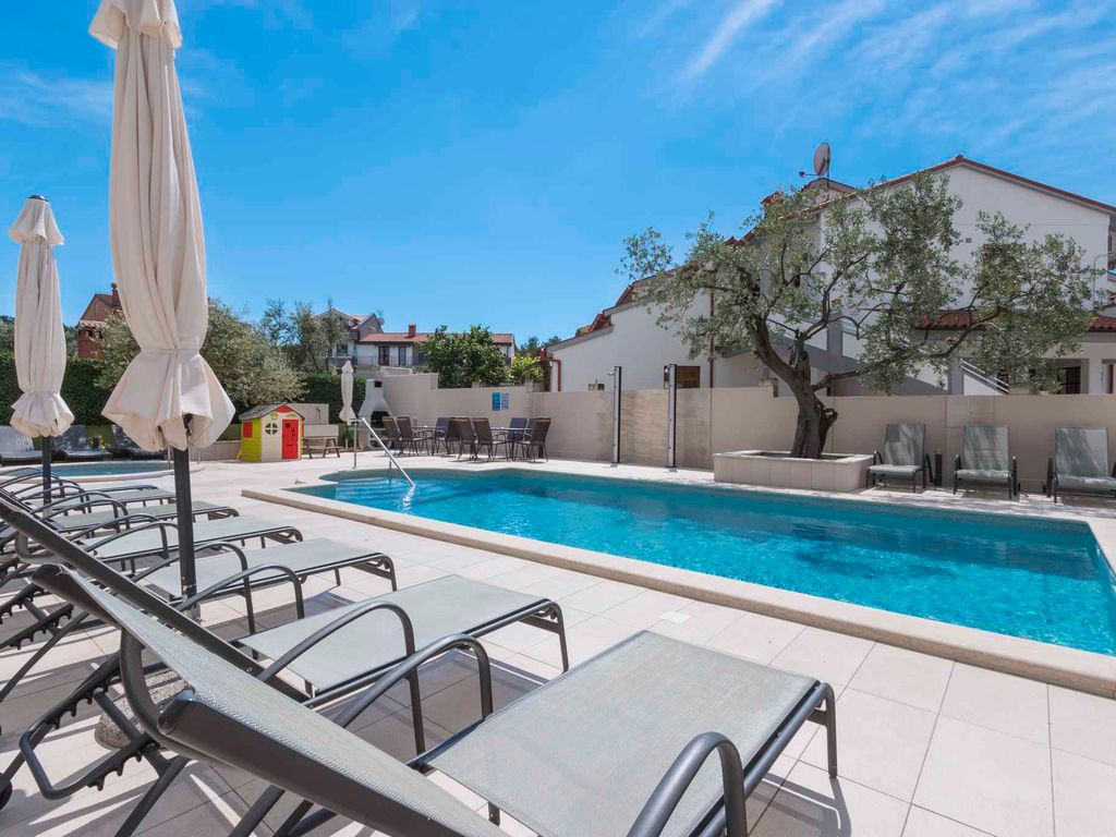 FerienWohnung mit Pool für 8 Personen