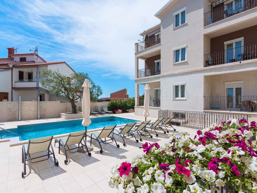 FerienWohnung mit Pool für 8 Personen