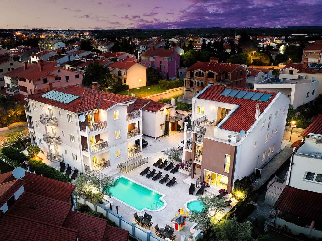 FerienWohnung mit Pool für 8 Personen