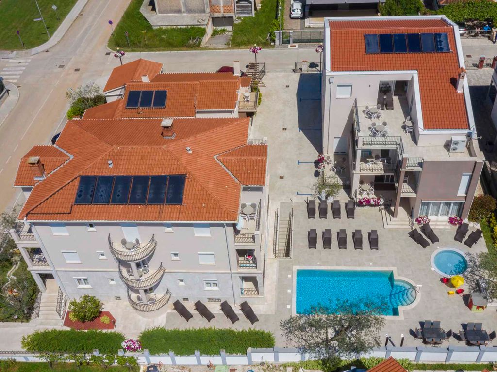 FerienWohnung mit Pool für 8 Personen