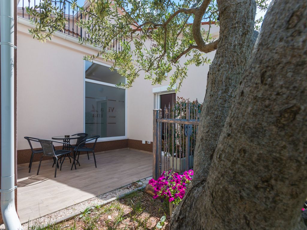FerienWohnung mit einem Schlafzimmer und Terrasse