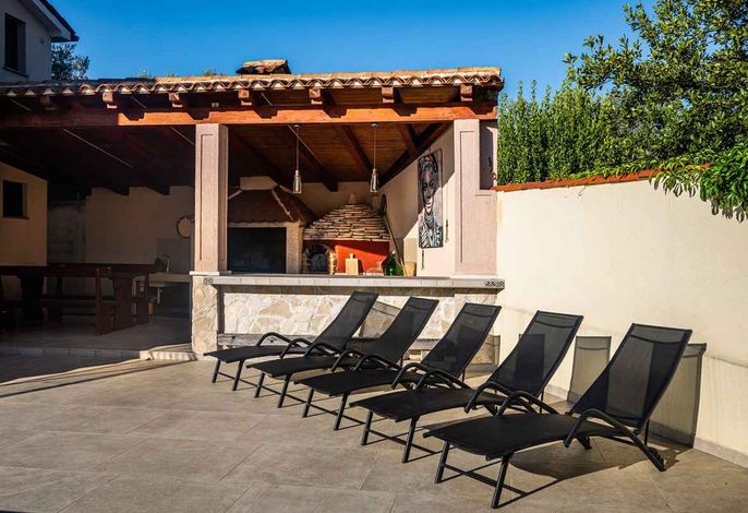 Ferienhaus mit Pool für 8 Personen