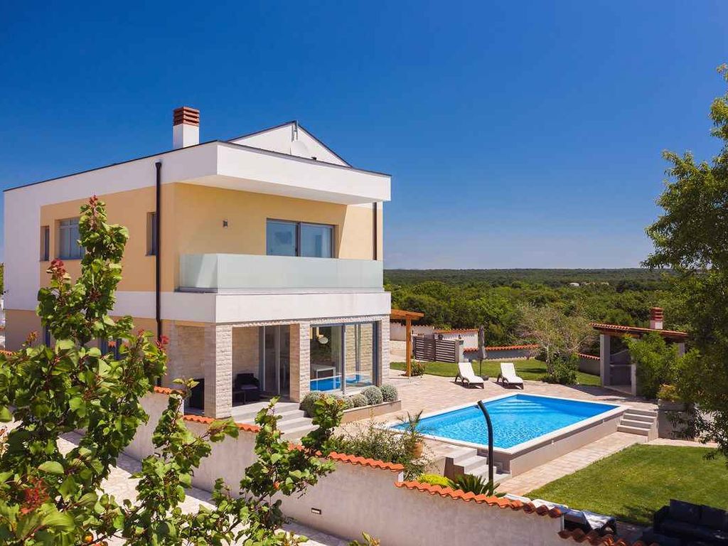 Villa mit Swimmingpool und Sauna