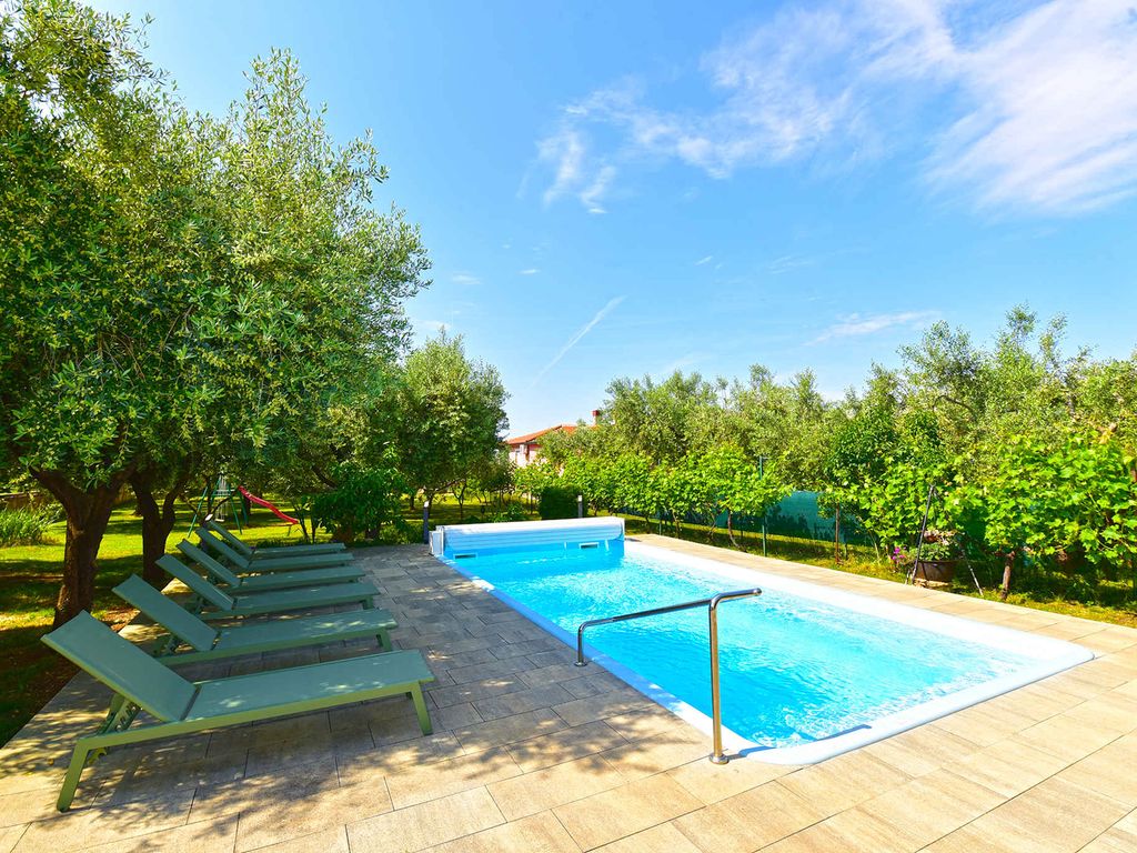 Ferienhaus mit Pool und Klimaanlage