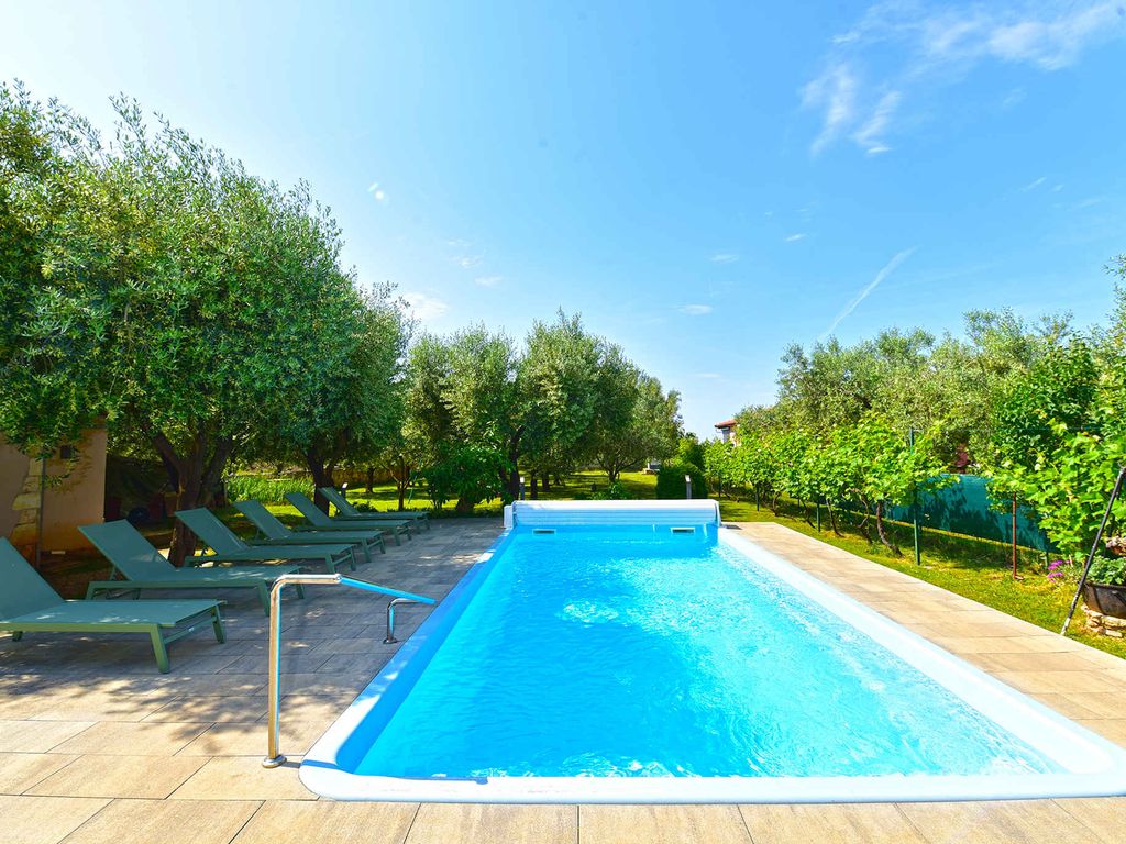 Ferienhaus mit Pool und Klimaanlage