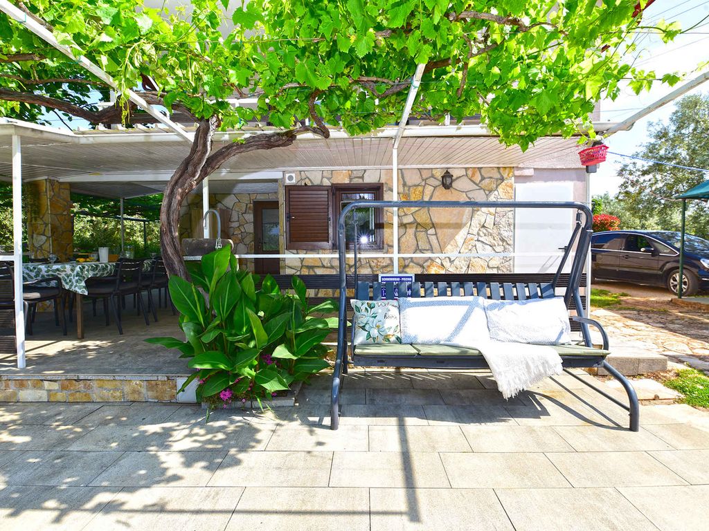 Ferienhaus mit Pool und Klimaanlage