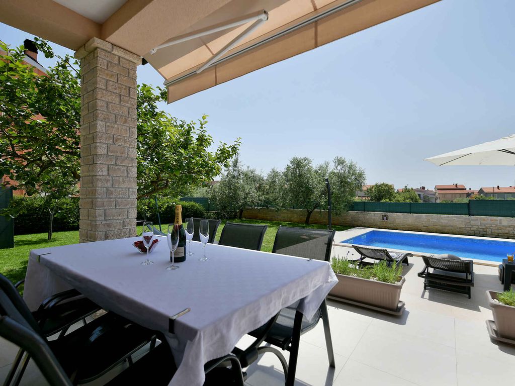 Ferienhaus mit Pool und Klimaanlage