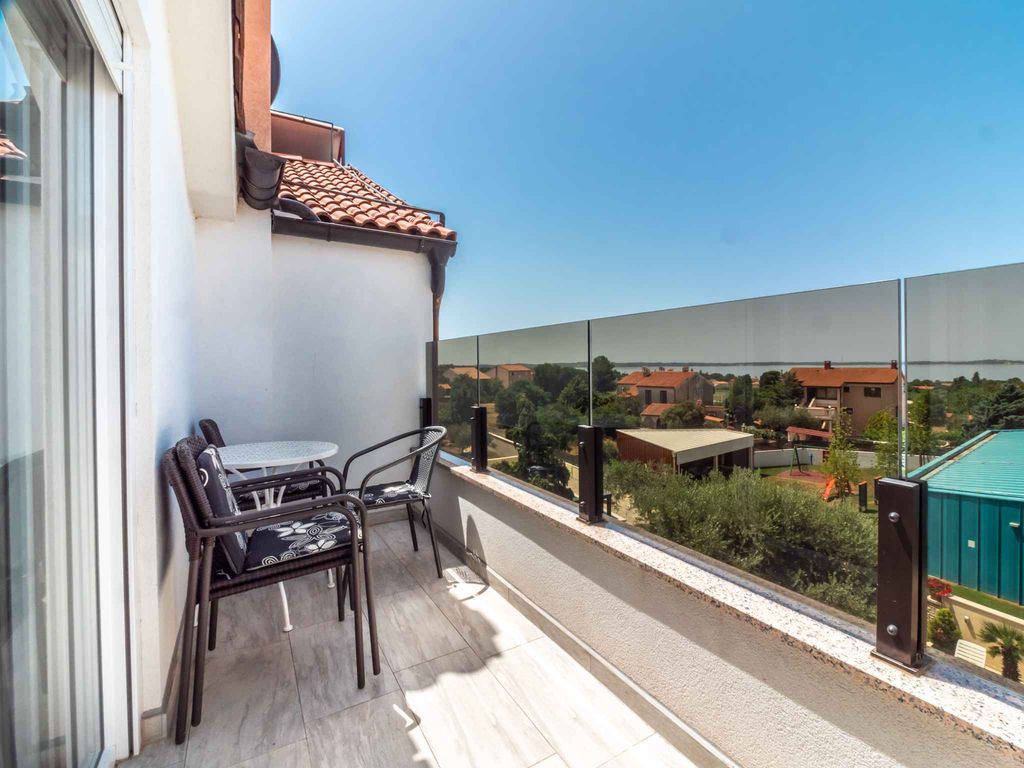 Ferienwohnung mit Außenpool und Grill