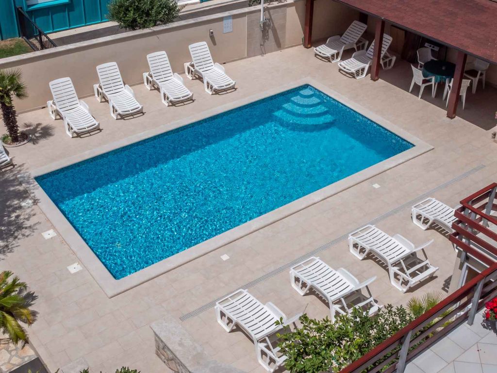 Ferienwohnung mit Außenpool und Grill