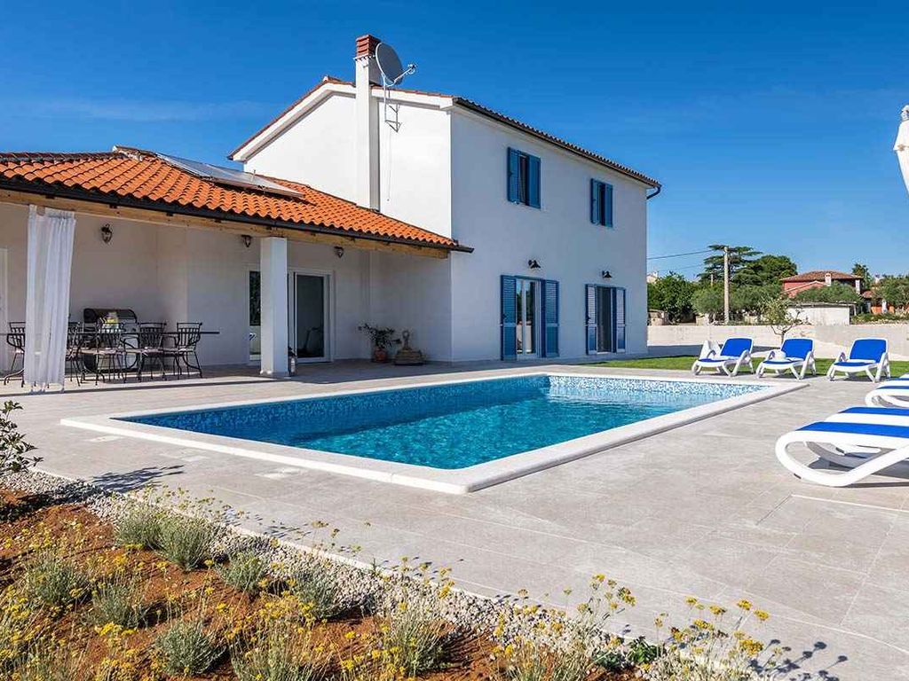Villa mit Pool und Klimaanlage
