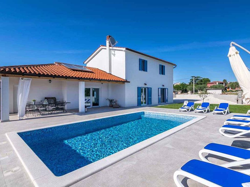 Villa mit Pool und Klimaanlage